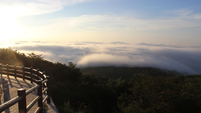 那須岳登山口に向かう途中にある恋人岬から見た雲海。登り始める前から、雲海に出会えるとは！