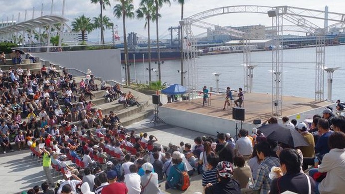 　自転車見本市のサイクルモードフェスタ2012イン大阪が10月6日に大阪港のATCホールで開幕した。2011年よりも規模が小さくなったものの、自転車ファンにとっては楽しみなイベント。港湾部に屋外メインステージと試乗コースがあり、たくさんの人が来場した。イベントは8