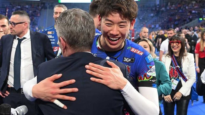 石川祐希、CL優勝を髙橋藍が祝福「帰ってきたらお寿司奢ってもらお！」　日本男子初の“快挙”にお祝いの声続々