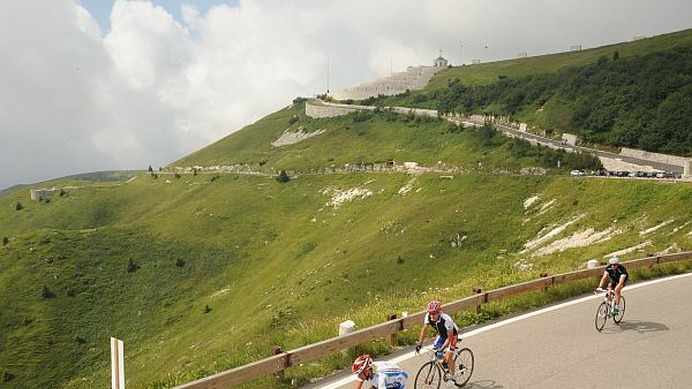 　ラ・ ピナ サイクリング マラソンが7月14日にイタリアで開催され、今年で8回目を迎えるオフィシャルツアーが催行される。現地ピナレロ社とピナレロジャパンの完全サポートによって実施されるもので、大会参加以外にも地元サイクリストの案内によるグルメツーリングや