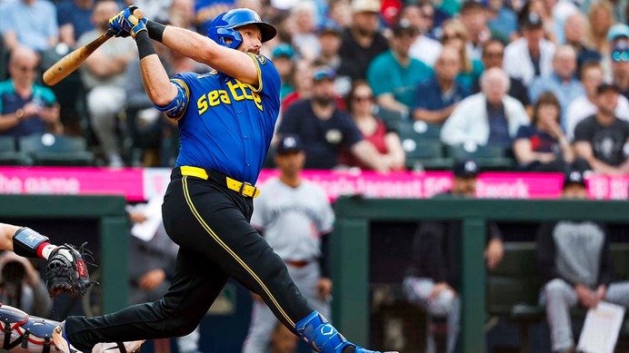 【MLB】両リーグ二冠王ローリー、タイトル独走の今季42号アーチで新たな金字塔　“スイッチヒッター捕手”の史上最多本塁打記録を達成