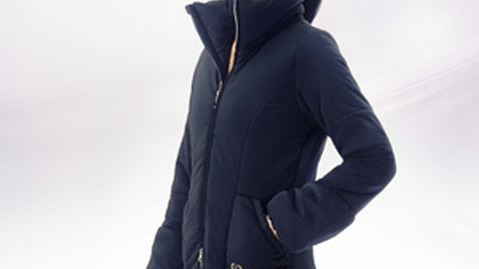 浅田真央プロデュース、ストレッチ素材で動きやすく暖かいストレッチ中綿コート