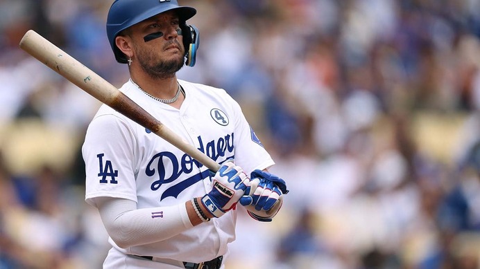 【MLB】「なんて劇的！」“執念のダイブ”でドジャースに2連勝を引き寄せた……身を挺したプレーに現地実況が感嘆、ファンから称賛も「試合の流れを変えた」