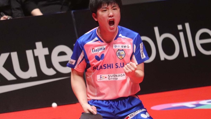 卓球男子の銅メダル獲得で張本智和が掴んだ自信　中国トップ3を撃破した2025年の手応え「胸を張って今後は戦える」