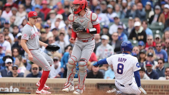 【MLB】「リトルリーグかよ」ファンも憤慨、レッズ捕手が犯した“とんでもない凡ミス”　無死満塁、三塁手がゴロでベースを踏んで本塁送球も……