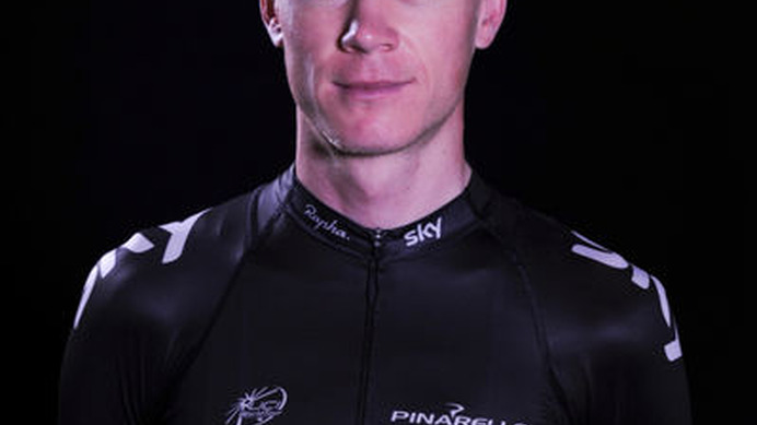 　ツール・ド・フランスで総合優勝したスカイのクリストファー・フルーム（英国）が、大会最終日のパリ・シャンゼリゼで着用した黄色いリーダージャージ「マイヨジョーヌ」姿で、10月26日に開催されるさいたまクリテリウムbyツール・ド・フランスに参戦することになり、