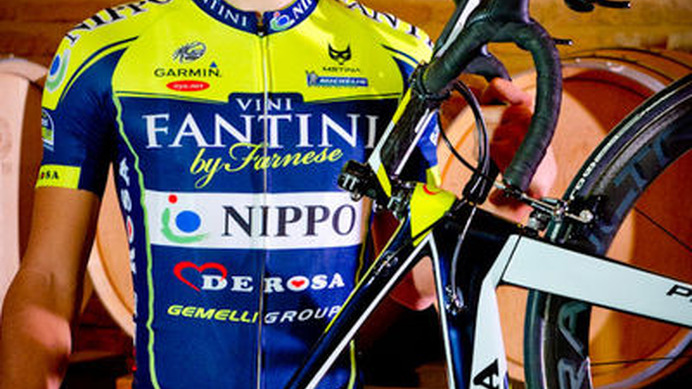 　日本登録のプロチーム、ビーニファンティーニNIPPOは2014年、過去にフランスチャンピオンにも輝いたマルセル・ティナッツィが手がけるイタリアンブランド「エムエスティナ」からチームウエアの提供を受けることになった。