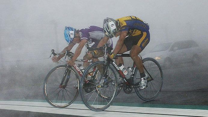 　第76回全日本アマチュア自転車競技選手権ロードは本日6月23日、大分県日田市のオートポリスで開催され、守澤太志（21＝明治大学）とのスプリントを制して村上純平（21＝鹿屋体育大学）がU23クラスで優勝した。
