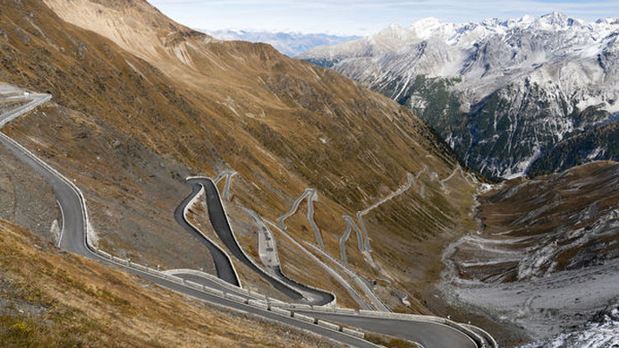 一般参加のサイクリングとしては世界で最も過酷といわれる「オートルート」が2014年のコースを発表した。舞台はジロ・デ・イタリアの難関となるポルドイ峠、ガビア峠、ステルビオ峠などが含まれる。