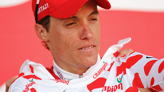 　7月12日に行われたツール・ド・フランス第5ステージで、白地に赤い水玉模様の山岳賞ジャージがステファン・オジェ（31＝フランス、コフィディス）からチームメートのシルバン・シャバネル（28＝フランス）に譲られた。