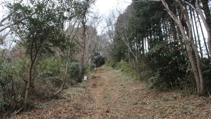 茨城県笠間市、桜川市、石岡市をまたがる愛宕山（306m）、難台山（553m）、吾国山（518m）の縦走ルート。アップダウンがなかなか強烈なコースだ。