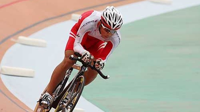 　タイのバンコクで開催されている第27回アジア自転車競技選手権大会・第14回ジュニア・アジア自転車競技選手権大会は9月6日、トラック競技の最終日を迎え、ジュニア男子のケイリンで愛知・桜丘高の深谷知広（17）が優勝した。エリート男子のケイリンは伏見俊昭（31＝日