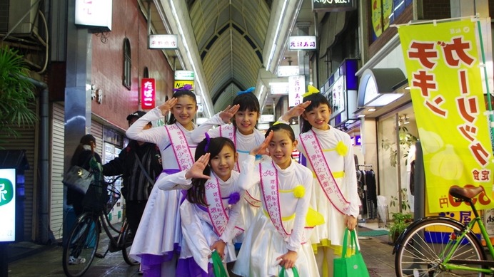美少女揃いの堺東自転車マナーアップガールズが毎月8日の堺東商店街のキャンペーンに参加