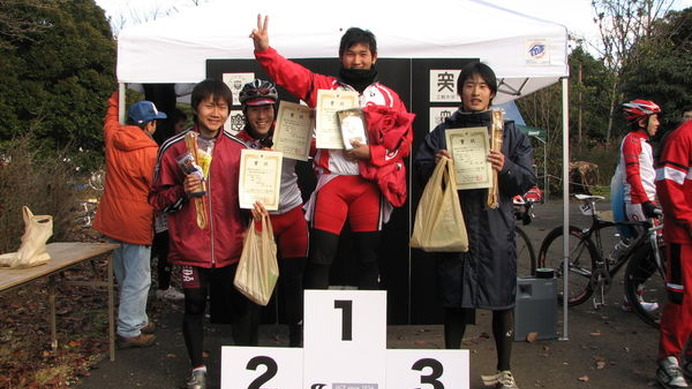 　07年で2回目の開催となる「全日本学生ロードレースシリーズ第8戦・東京昭和記念公園クリテリウムラウンド」が12月8、9日に東京都立川市の昭和記念公園で開催される。第2回東京都クリテリウム大会、第2回東京六大学チームロードレース大会も併催されるこのイベントは、