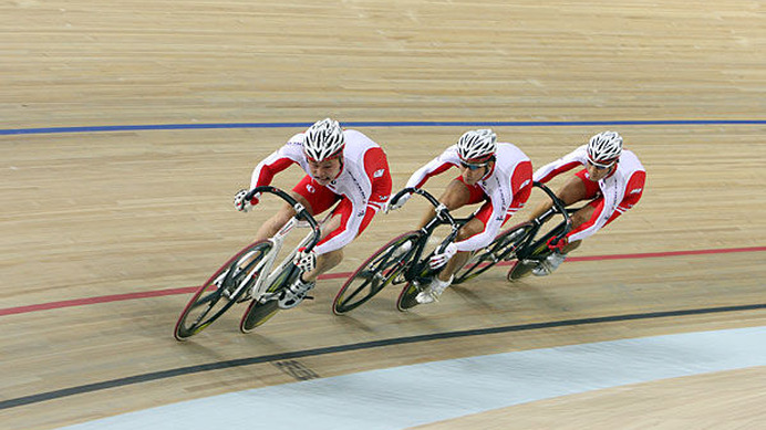　トラック・ワールドカップ第2戦が12月7日に中国の北京で開幕。日本勢は04年のアテネオリンピックで銀メダルを獲得したチームスプリントで11位に終わった。
　同大会の会場は08年に開催される北京オリンピックで使用される自転車競技場で、各国の主力選手が集結した。