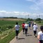 iPhone壁紙「青い池」の美瑛町を走るヘルシーマラソン…増田明美がハイタッチ