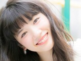 永野芽郁、最高の笑顔を披露！ カレンダー発売 画像