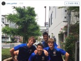 サッカー日本代表の散歩隊…吉田麻也にファンは「心霊写真みたい」 画像