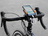 スマホを充電しながら自転車に固定できる「スマホバッテリーマウント」発売 画像