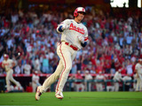 【MLB】大谷翔平が「マット・オルソンに盛大な挨拶」　全体トップに並ぶ43号、衝撃満塁弾に公式も称賛 画像