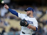 【MLB】不振のマンシー、守備でも送球ミスで精彩欠く　ドジャースファン憤慨「投げるたびに宝くじを引いている気分」 画像