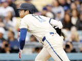 【MLB】大谷翔平、俊足披露の160キロ“激走三塁打”に本拠地熱狂　初回に続く好機演出、フリーマンの適時打で同点のホーム踏む 画像