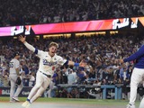 【MLB】「明日の試合でつけるよ」“お祭り男”キケ・ヘルナンデス、5号3ランの“舞台裏”が話題　幼いファンとの約束守る姿に称賛の声「ヒーローすぎる」 画像