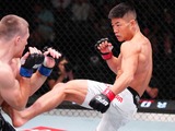 【UFC】中村倫也、三日月蹴りからの追撃で“62秒”KO勝ち　堀口恭司も愛弟子の勝利にガッツポーズで咆哮「思いっきり刺さってる……」 画像