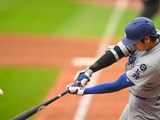 【MLB】大谷翔平、泳いだ当たりが逆方向へ“フェン直”二塁打　公式驚愕の打撃で好機演出 画像