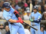 【MLB】「唯一無二の輝きを放つ存在」岡本和真の奮闘を地元記者が絶賛……チーム唯一の2桁アーチに「彼がいなかったら今季は完全に終わっていた」 画像