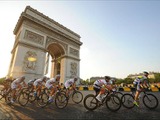 2014ツール・ド・フランスも凱旋門を周回 画像