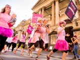 【ウォッチ】オーストラリアのウォーキングイベントがピンクに染まる 画像