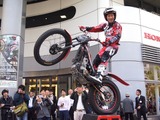 【トライアル世界選手権 第2戦 日本GP】東京・青山でバイクが飛ぶ、跳ねる…迫力のデモ走行 画像