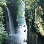 貸しボートから眺める高千穂峡の真名井の滝（写真提供）高千穂町観光協会