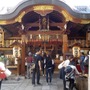 京の台所として知られる錦市場。その東端には菅原道真を祭った錦天満宮がある