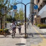 五条通は歩道を分割して自転車道を設置。ただし、それがぶつ切りとなっているため利用者にはわかりにくい