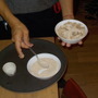 麦をひいた粉とヤクバターで作るツァンパは、チベット人の主食