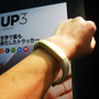 Jawboneの「UP3」と記録画面（ウェアラブルEXPO2016／東京ビッグサイト／2016年1月14日）