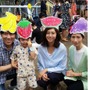松嶋菜々子、小山家の家族写真でかぶりもの披露