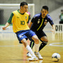 フットサルブラジル代表との国際親善試合に出場した星翔太（右） 参考画像（2012年10月24日）