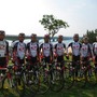 　フランスの自転車パーツメーカー、マビックがサポートするブリヂストン・アンカーが1月15日に沖縄合宿を開始した。17日に同地で開催された「美ら島（ちゅらしま）おきなわセンチュリーラン2010」にゲストライダーとして参加。一般の参加者とともに笑顔で南国の道を走