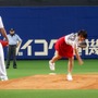 中日ドラゴンズー横浜DeNA戦で始球式を務めた清野菜名