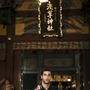 東京・谷中の全生庵で祈祷と坐禅をするダニエル・リカルド