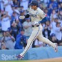 【MLB】「オオタニがデコイのポーズを披露」大谷翔平、4号直後のロハスとの祝福に公式注目　先頭打者弾で反撃の口火
