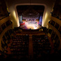 オルトナの劇場で盛大に開催されたチームプレゼンテーション