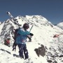 コース設定のない雪山を一気に滑降するフリーライドワールドツアー…華麗なテクニック