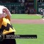 ひどい始球式ベスト10！　悪球すぎたチャーリー・ブラウン、天を仰ぐ
