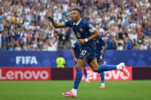 仏代表ムバッペが狙う“史上初”の偉業とは？　27歳で到達した驚異の100試合60得点40アシスト、伝説超えへ高まる期待【北中米W杯】