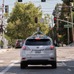 カリフォルニア州マウンテンビュー市を走行するGoogleの自動運転車