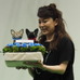 ペットの授賞式ということで、猫耳ヘアスタイルで授賞式に臨んだ鈴木
